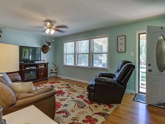4th image of 608 Circle Dr