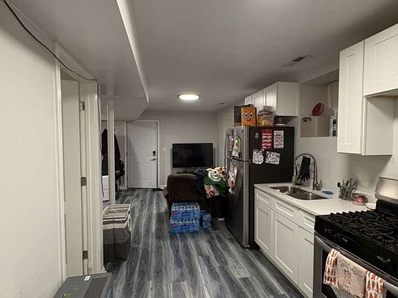 5th image of 805 S Bishop St