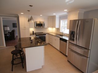 90 Peck Hill Rd, Woodbridge, CT 06525