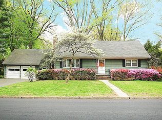 526 Colonial Blvd, Washington Township, NJ 07676