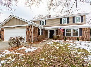 1474 Castlewood Dr, Wheaton, IL