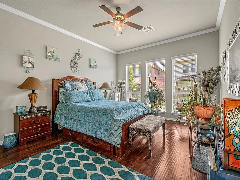 2527 Warkworth Ln — Photo 14