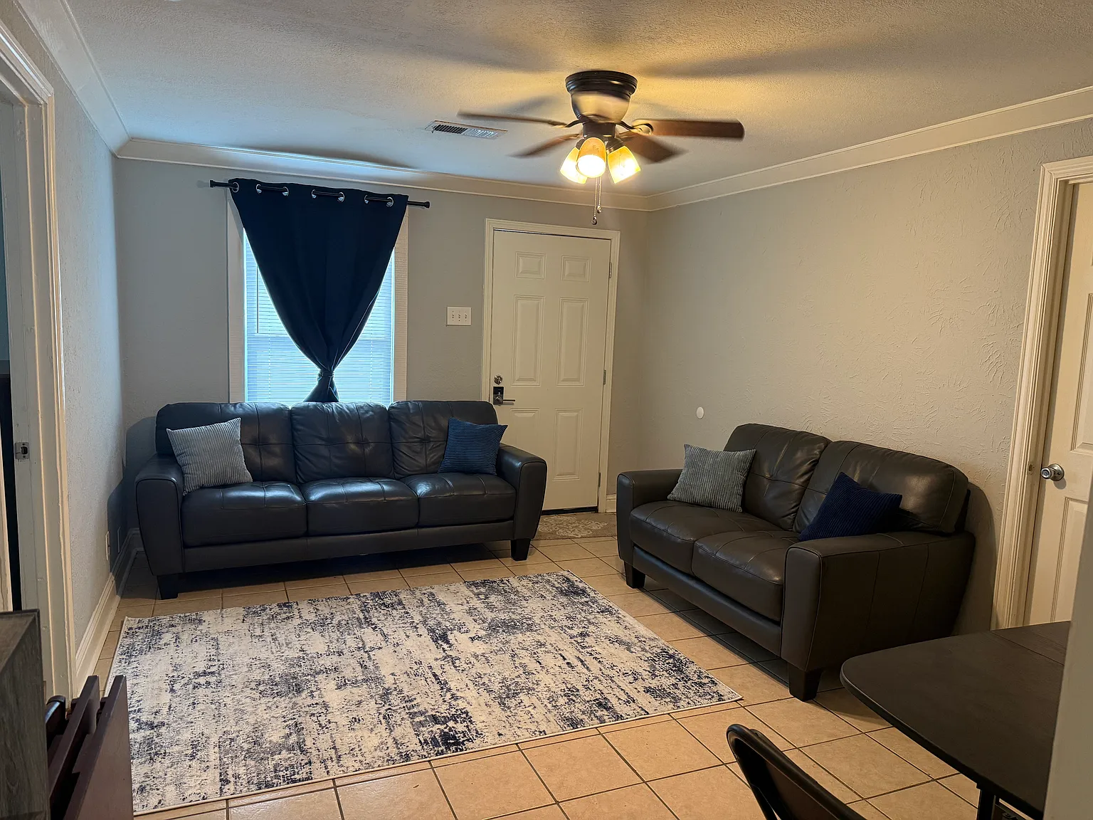 3 bed, 900 sqft, $1,875 — Photo 4