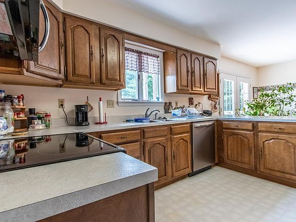4th image of 10037 Cole Ln