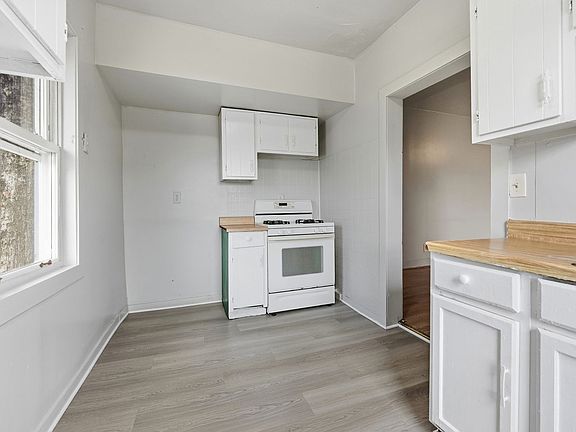 3rd image of 916 Walnut Ave #2
