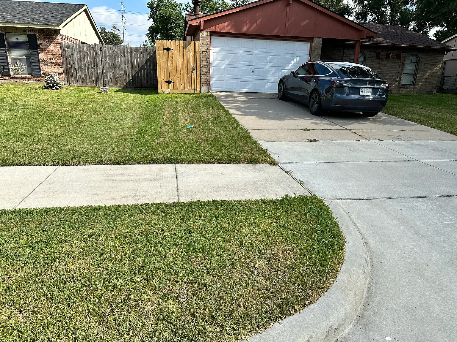 Dartwood Dr — Photo 1