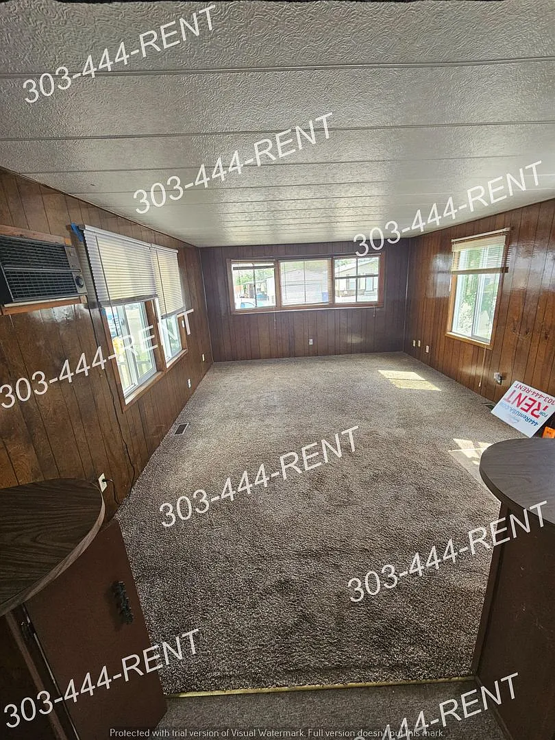 Cozy 2 Bedroom & 1 Bathroom Home in Log Lane Village! — Photo 4