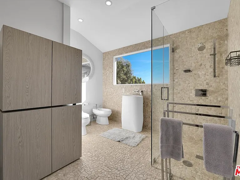 1300 Summitridge Dr — Photo 15