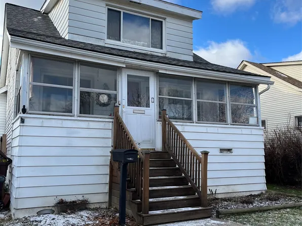 7352 Dale Ave, Center Line, MI 48015