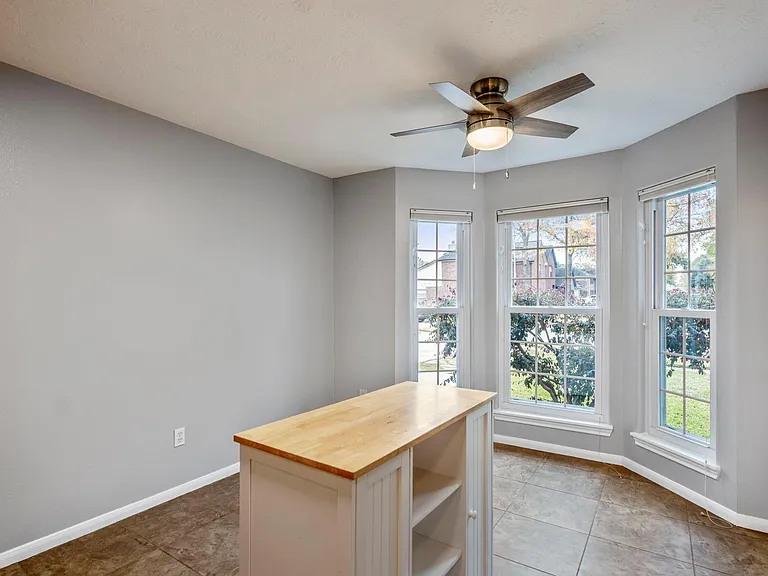 2923 Goldspring Ln — Photo 12