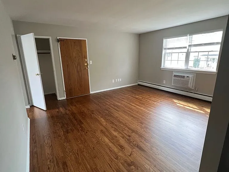 303 Plainfield Ave — Photo 5