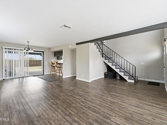 3rd image of 37614 Kimberly Ln