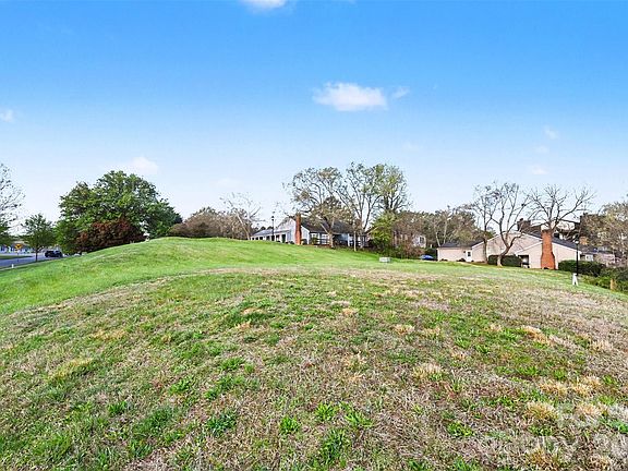 4th image of 1725 Village Lake Dr