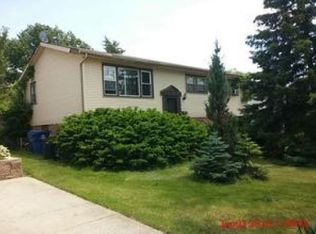 9041 Forest Ln, Hickory Hills, IL