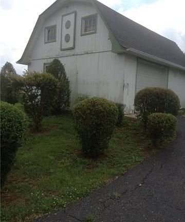4th image of 463 Nichols Ln