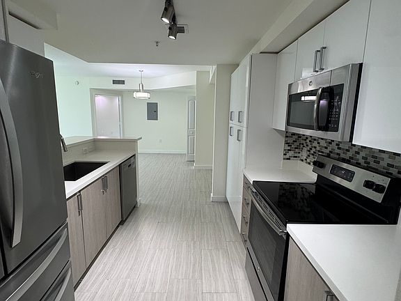 2nd image of 444 NE 39th St #124