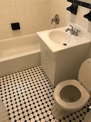 Rented by Smart NY Realty LLC | media 31
