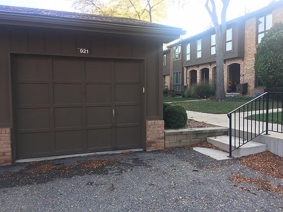 3rd image of 921 Greenhills Dr