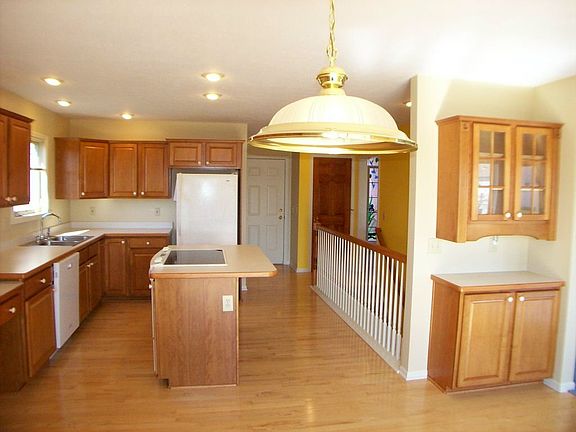 4th image of 1268 Berkshire Dr