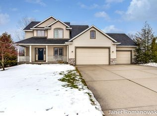 66 Chelsea Ct NE, Rockford, MI