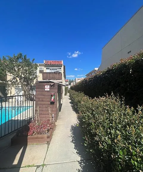 Collins Apartments — Photo 2