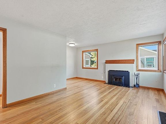 5th image of 4903 N Elm St