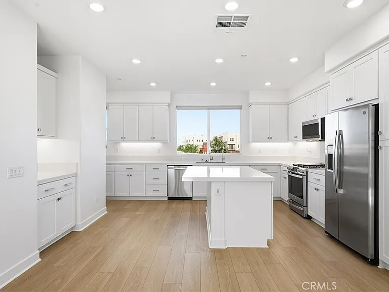 1637 W Lincoln Ave #103 — Photo 11