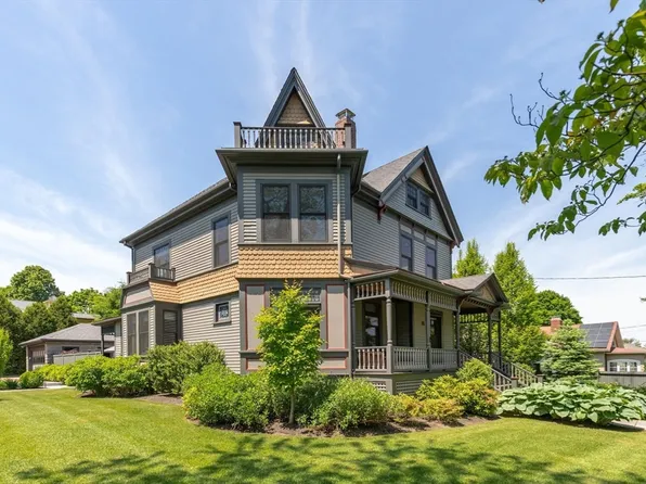 81 Hillside Ave, Arlington, MA 02476