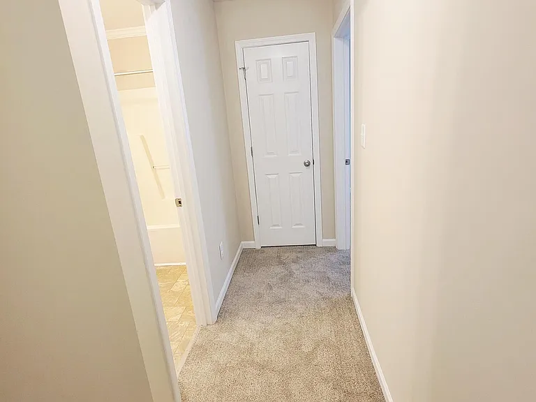 411 Whitehall Ct — Photo 38