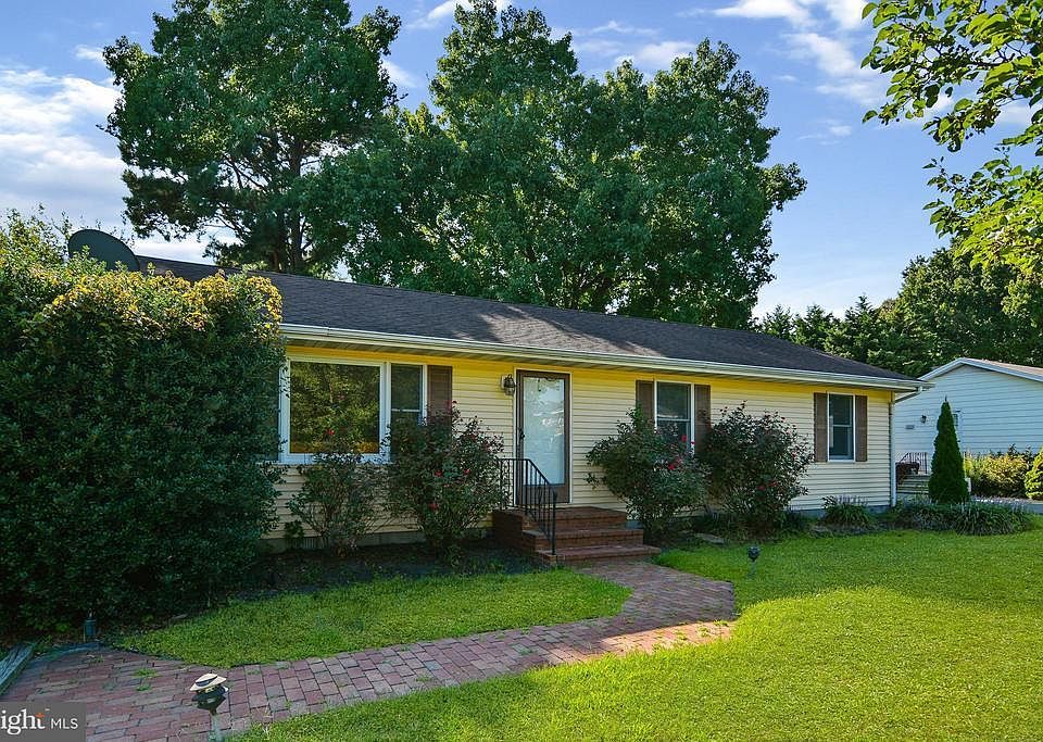 1st image of 907 Cloverfields Dr