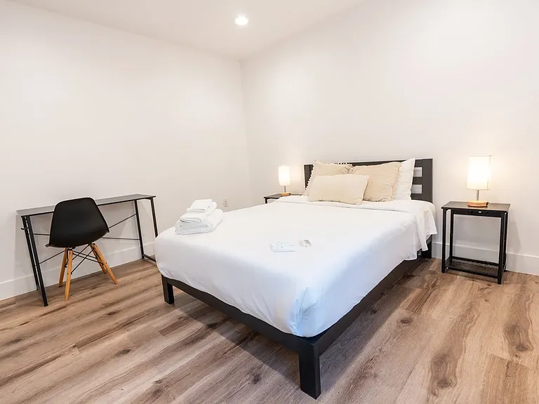 1148 N Sycamore Ave #B — Photo 4