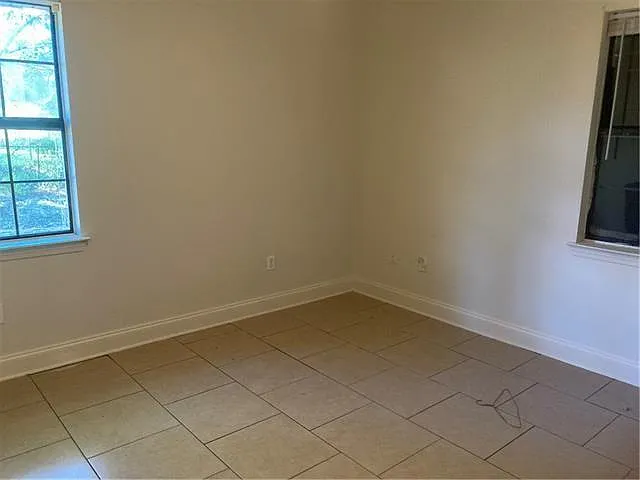 2864 Slidell Ave — Photo 9