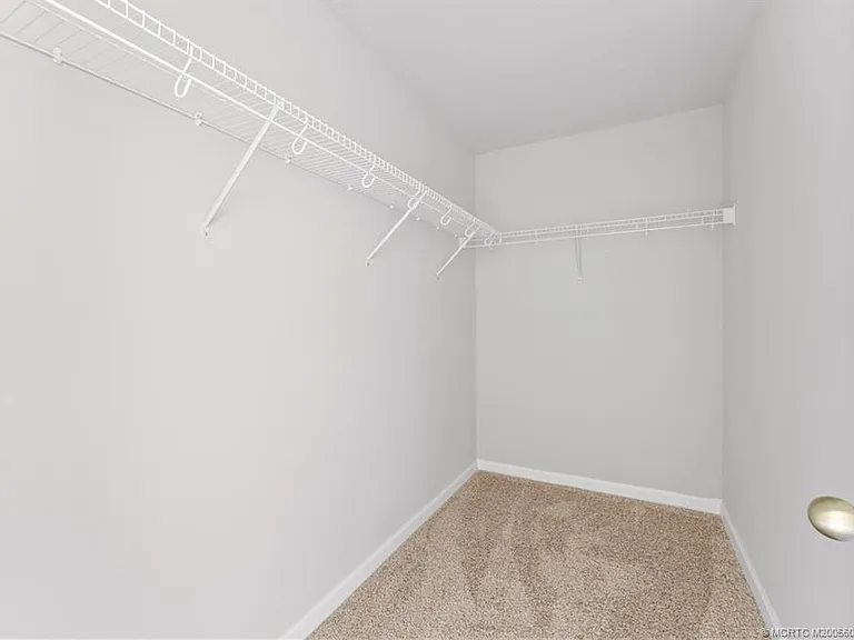 325 SE Halifax Ln — Photo 16