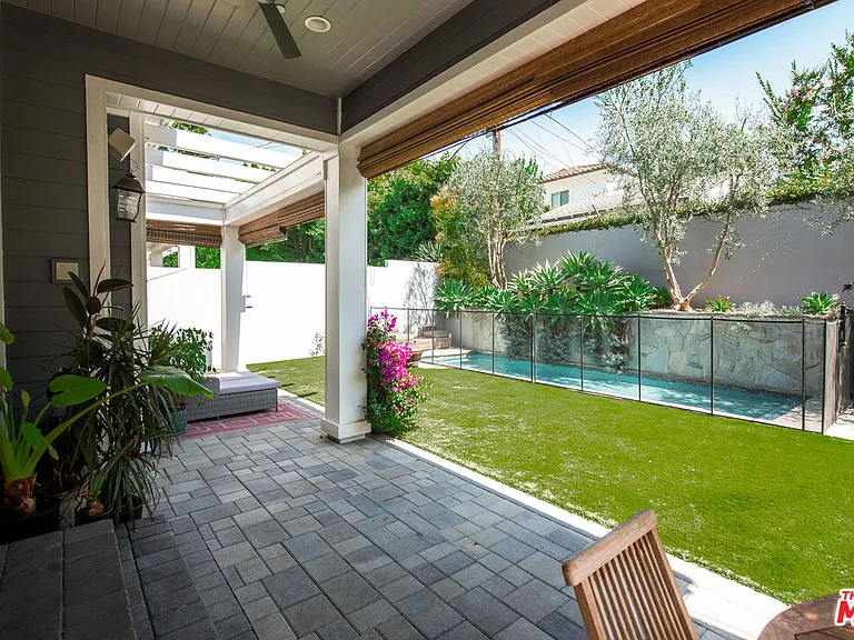 12142 Hollyglen Pl — Photo 40