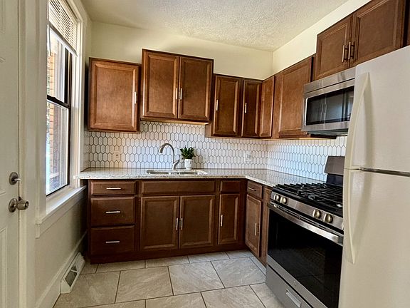 2nd image of 3415 Kedzie St