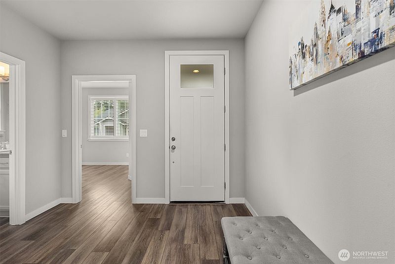 5th image of 5613 Reef Lane NE