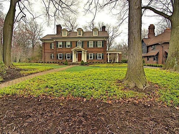 3rd image of 3052 Fairmount Blvd