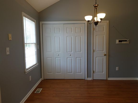 5th image of 404 Fairdale Dr