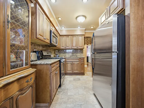 601 East 86th Street image 7 of 19