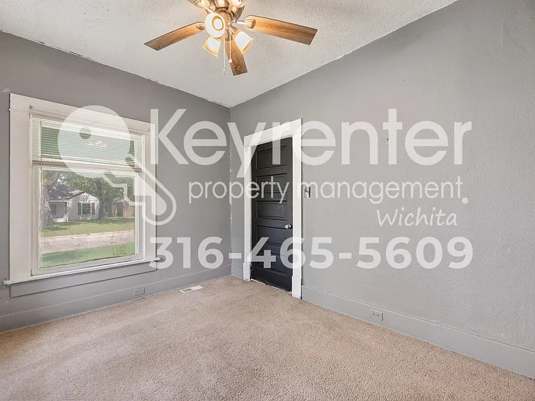 325 N Tracy St — Photo 14
