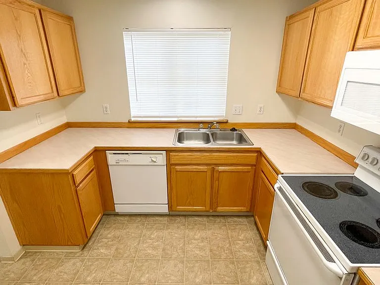 5451-5453 Glenridge Way #5455 — Photo 7