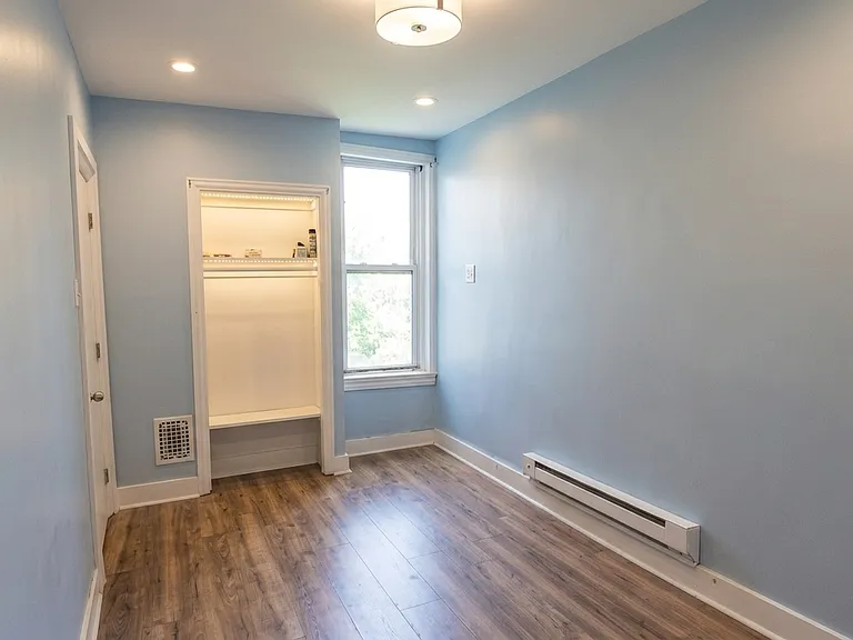 2925 N Marshall St — Photo 14
