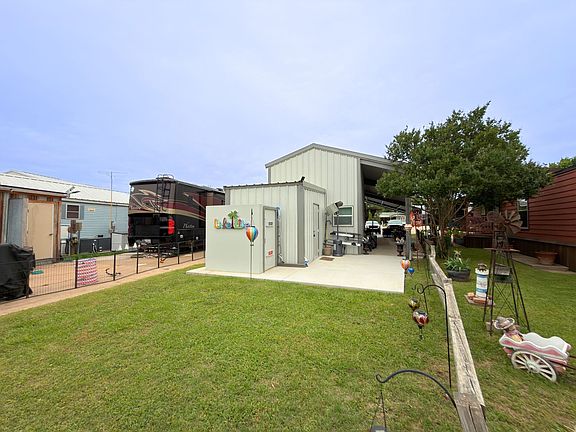 3rd image of 419 Brazos Harbor Dr