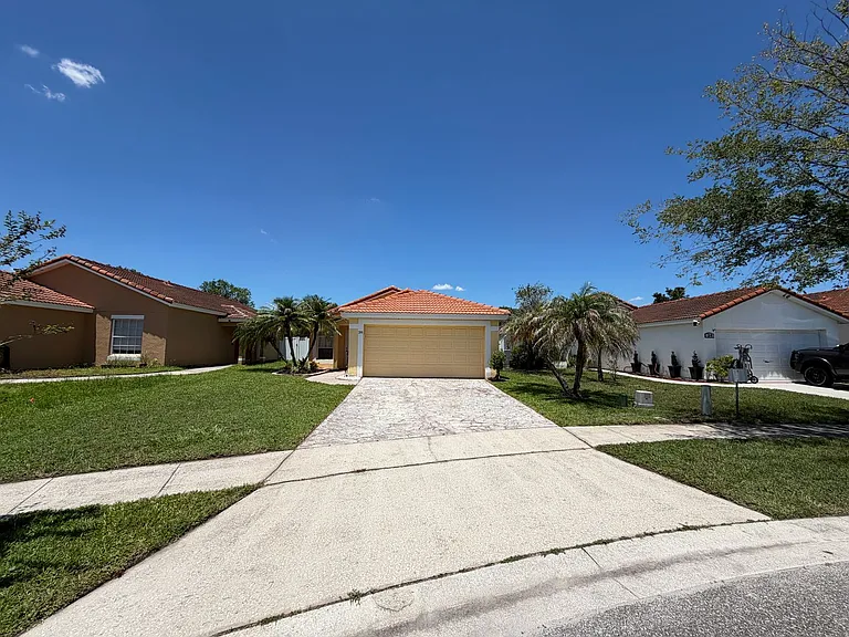 38 Vanna Ct — Photo 3