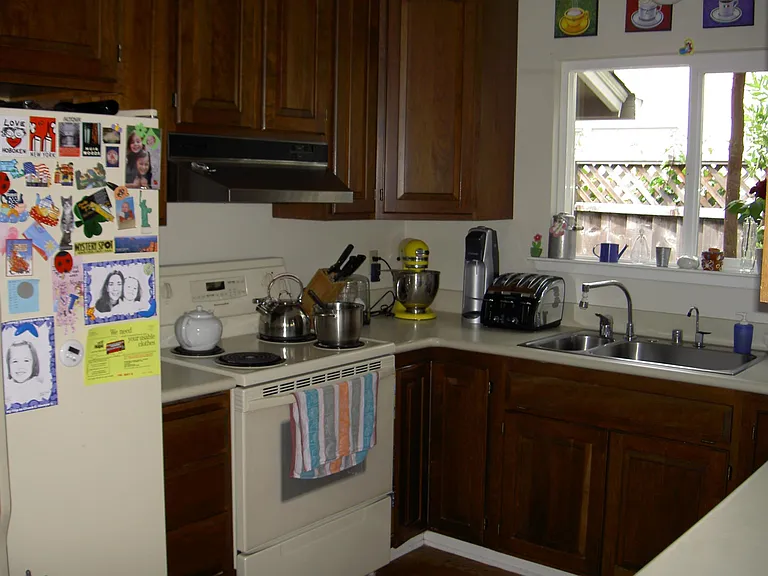 2226 Riordan Dr — Photo 3