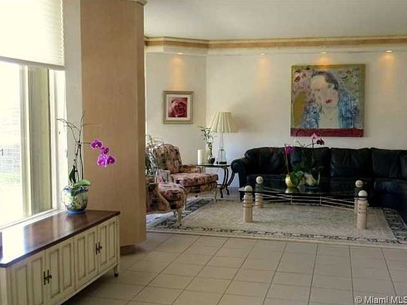 5th image of 20191 E Country Club Dr APT 1901