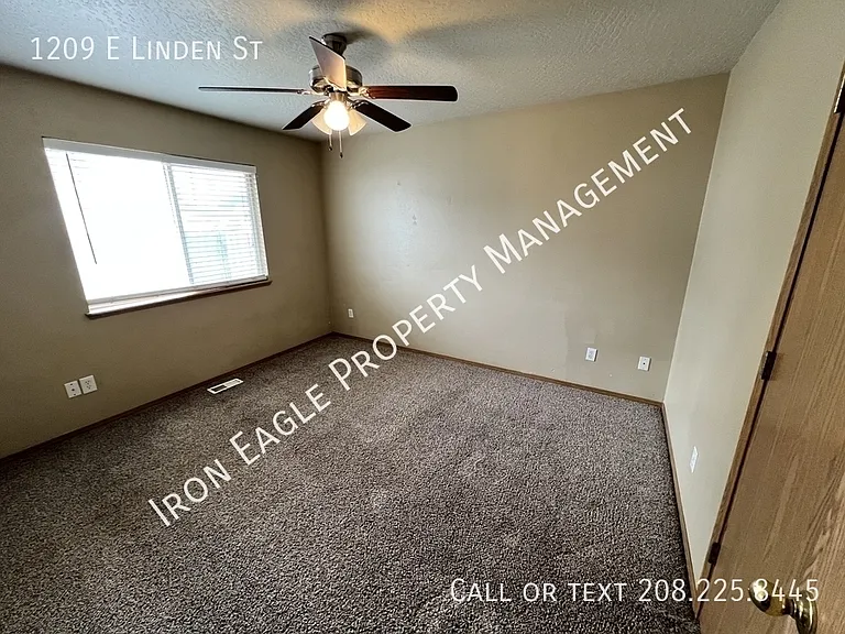 1209 E Linden St — Photo 10