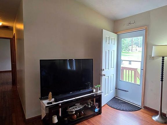 4th image of 111 Northwood Ct