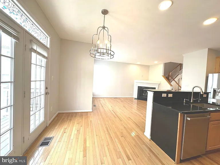 44272 Silkworth Ter — Photo 11