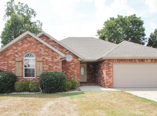880 Dustin Ln, Nixa, MO 65714